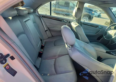 2003 Mercedes-Benz C 240 из США, поврежденный, VIN WDBRF61J03F372065